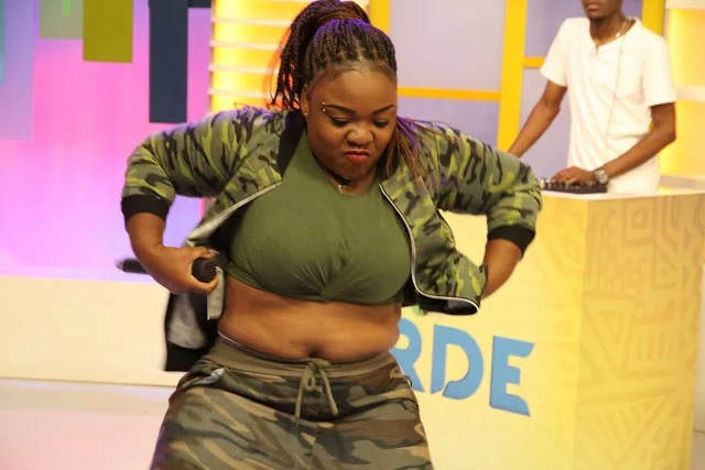 Tuga Agressiva - Com A Boca De Comer